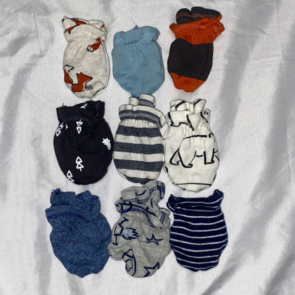 3/$20⭐️ No scratch baby mittens